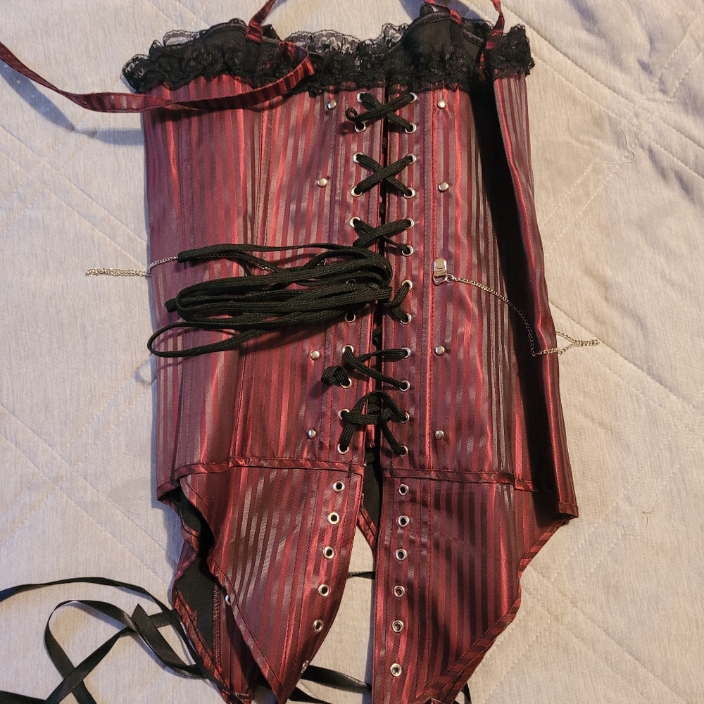Corset - Picture 2 of 4